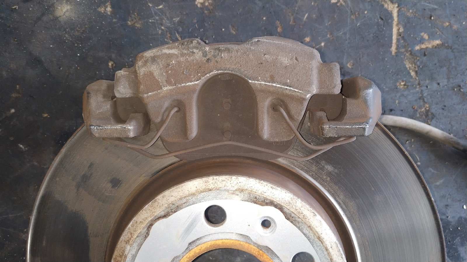 Recambio de PINZA DE FRENO DELANTERA DERECHA para AUDI A4 BER. (B8) Basis CAG referencia OEM IAM H337 756   - NEGRO 2