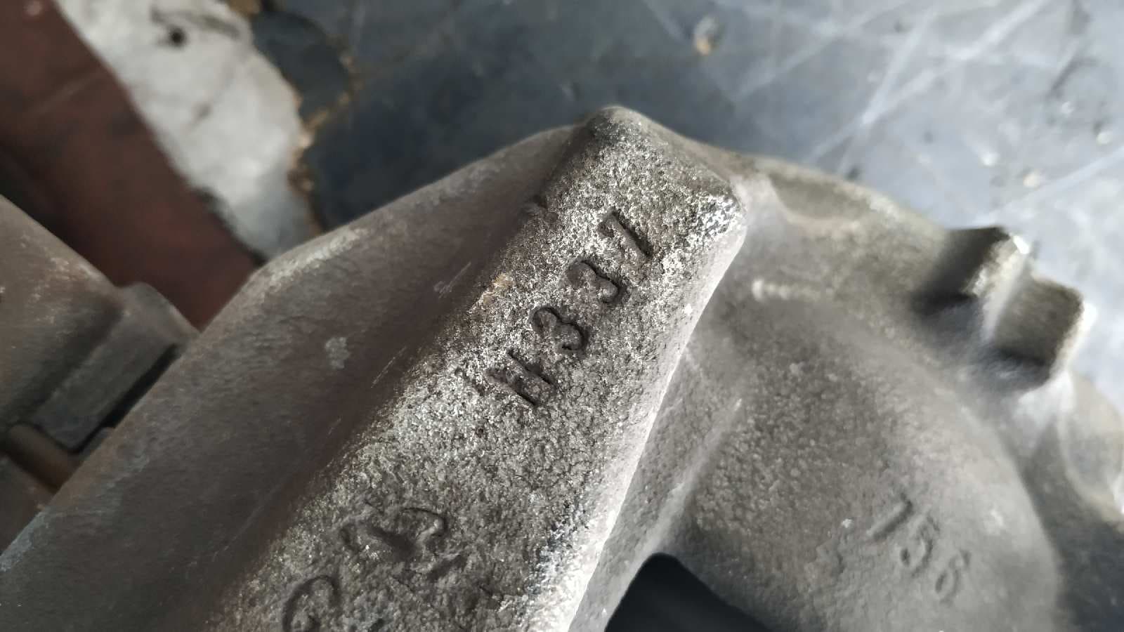 Recambio de PINZA DE FRENO DELANTERA DERECHA para AUDI A4 BER. (B8) Basis CAG referencia OEM IAM H337 756   - NEGRO 4