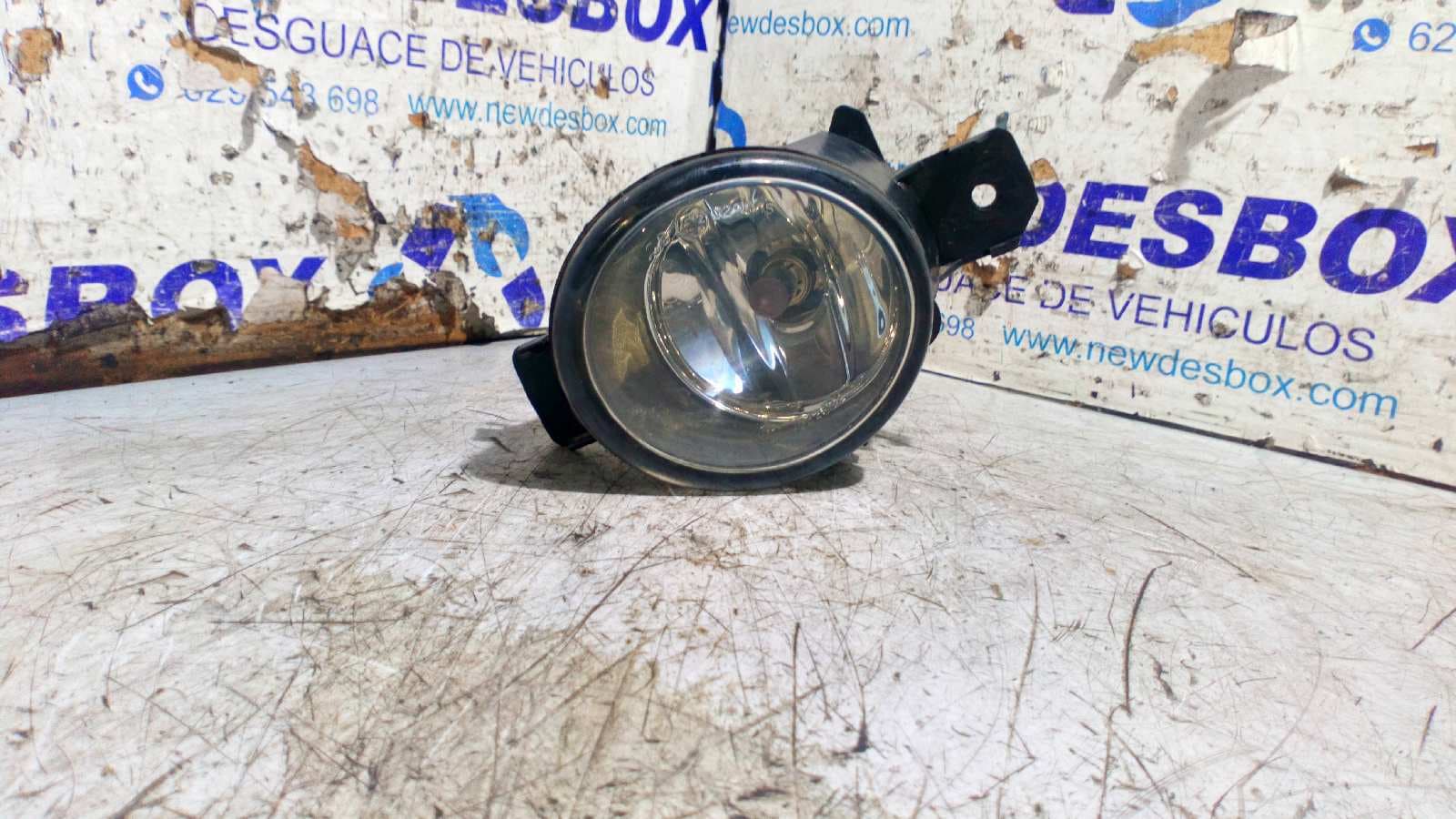 Recambio de FARO ANTINIEBLA IZQUIERDO para RENAULT CLIO III 1.5 dCi Diesel K9K N7 referencia OEM IAM 8200002469   - AZUL