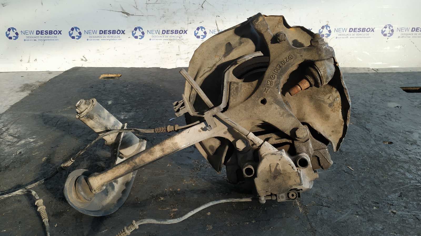 Recambio de MANGUETA DELANTERA IZQUIERDA para MERCEDES-BENZ CLASE E (W210) BERLINA DIESEL 3.0 Turbodiesel CAT 606962 referencia OEM IAM 210301   - NEGRO