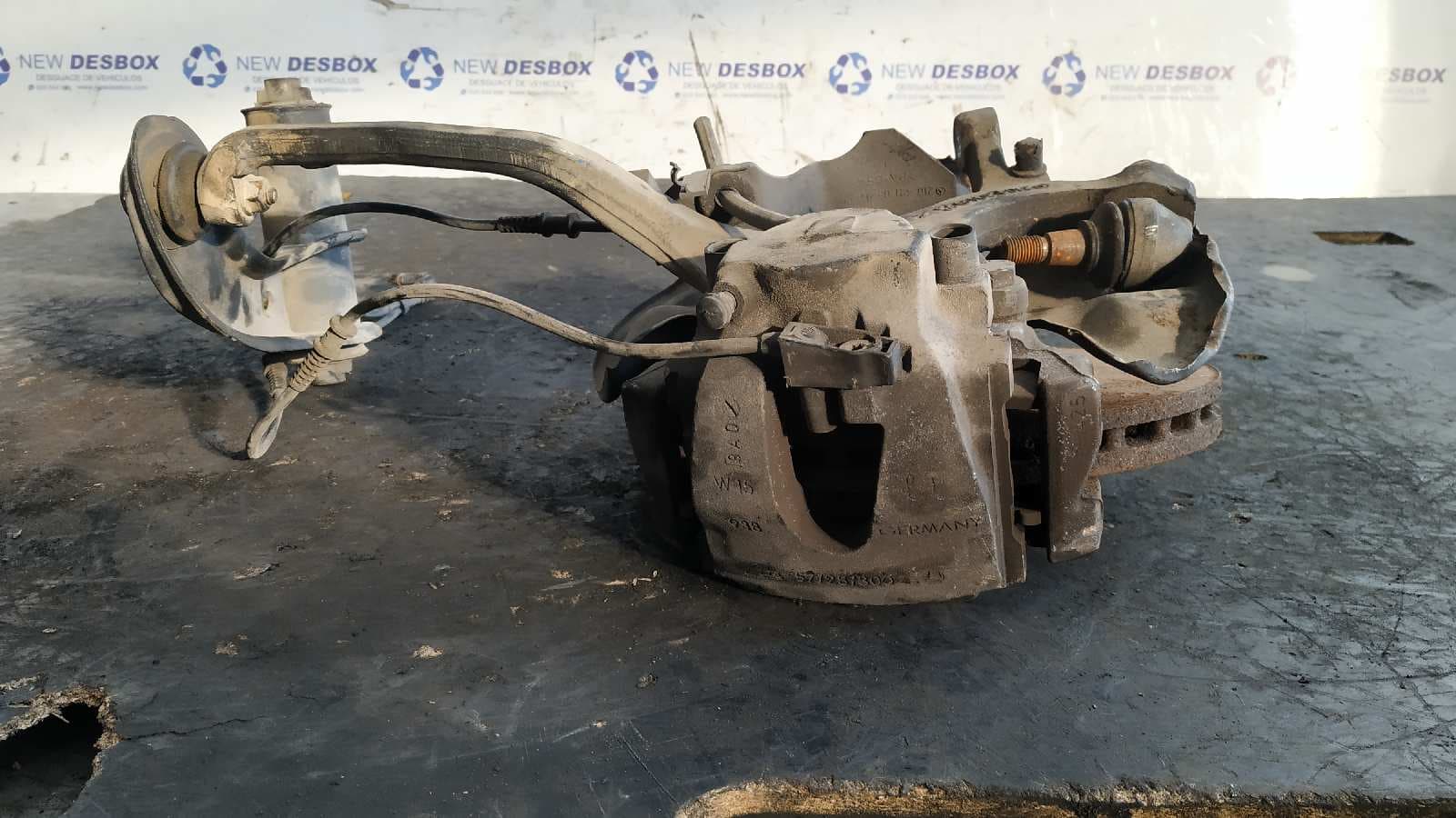 Recambio de MANGUETA DELANTERA IZQUIERDA para MERCEDES-BENZ CLASE E (W210) BERLINA DIESEL 3.0 Turbodiesel CAT 606962 referencia OEM IAM 210301   - NEGRO 5