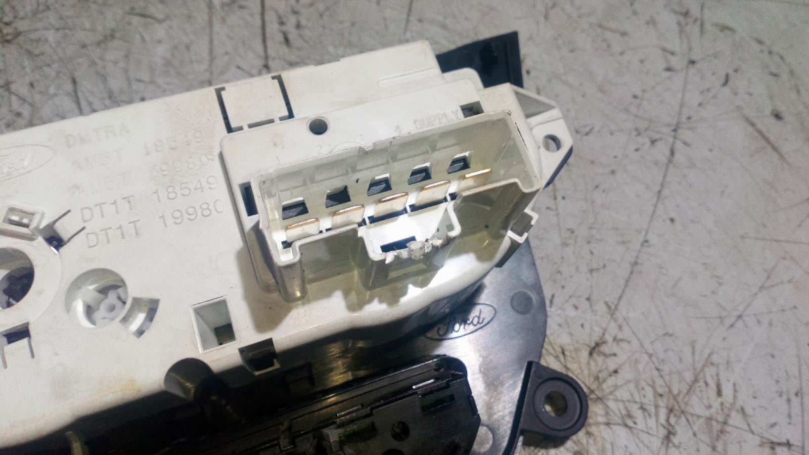 Recambio de MANDO CALEFACCION / AIRE ACONDICIONADO para FORD TRANSIT CONNECT XVGA referencia OEM IAM DT1T19980AD    - BLANCO 4