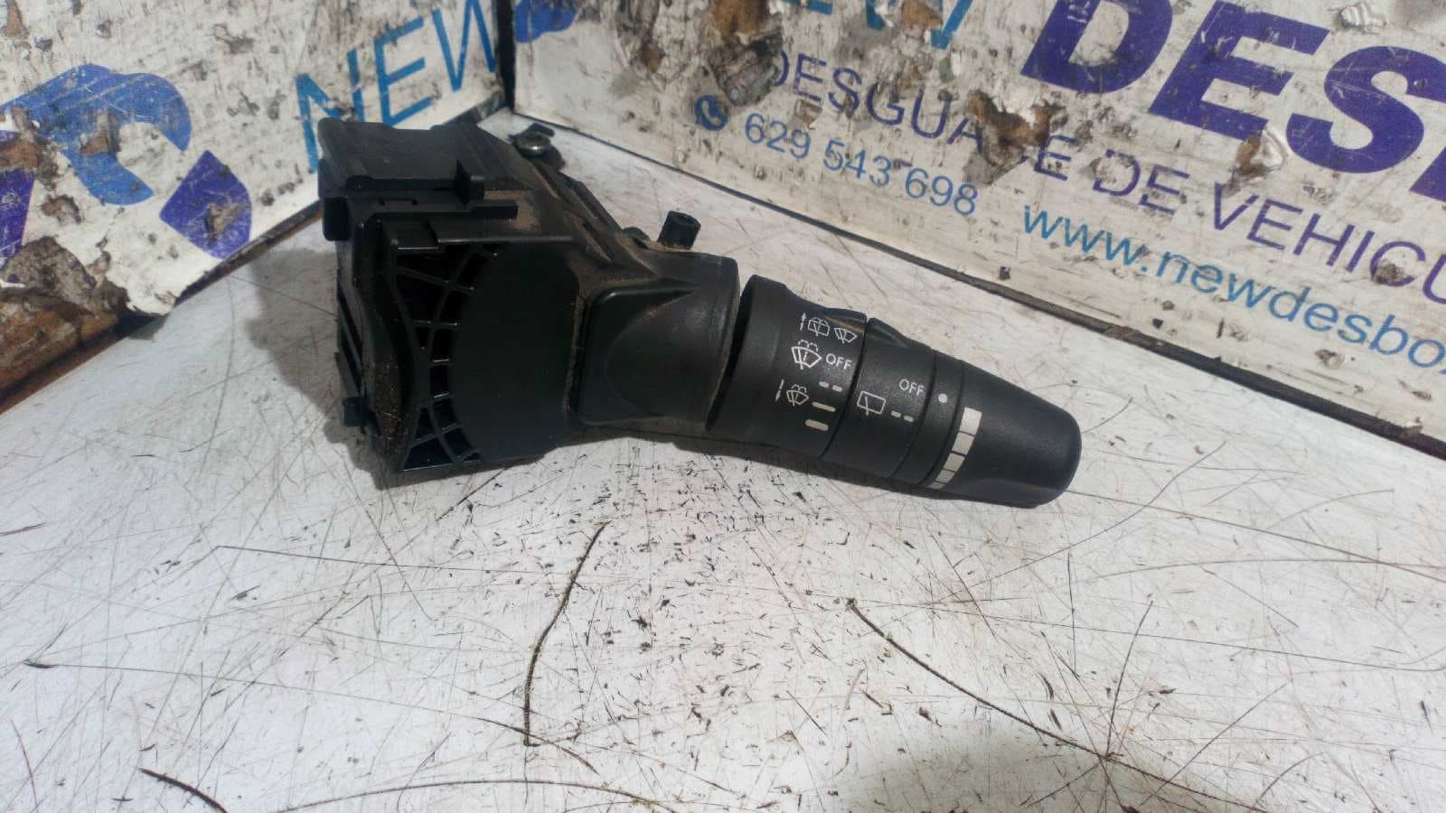 Recambio de MANDO LIMPIA para NISSAN TERRANO/TERRANO.II (R20) 2.7 Turbodiesel TD27 referencia OEM IAM 25260   - BLANCO