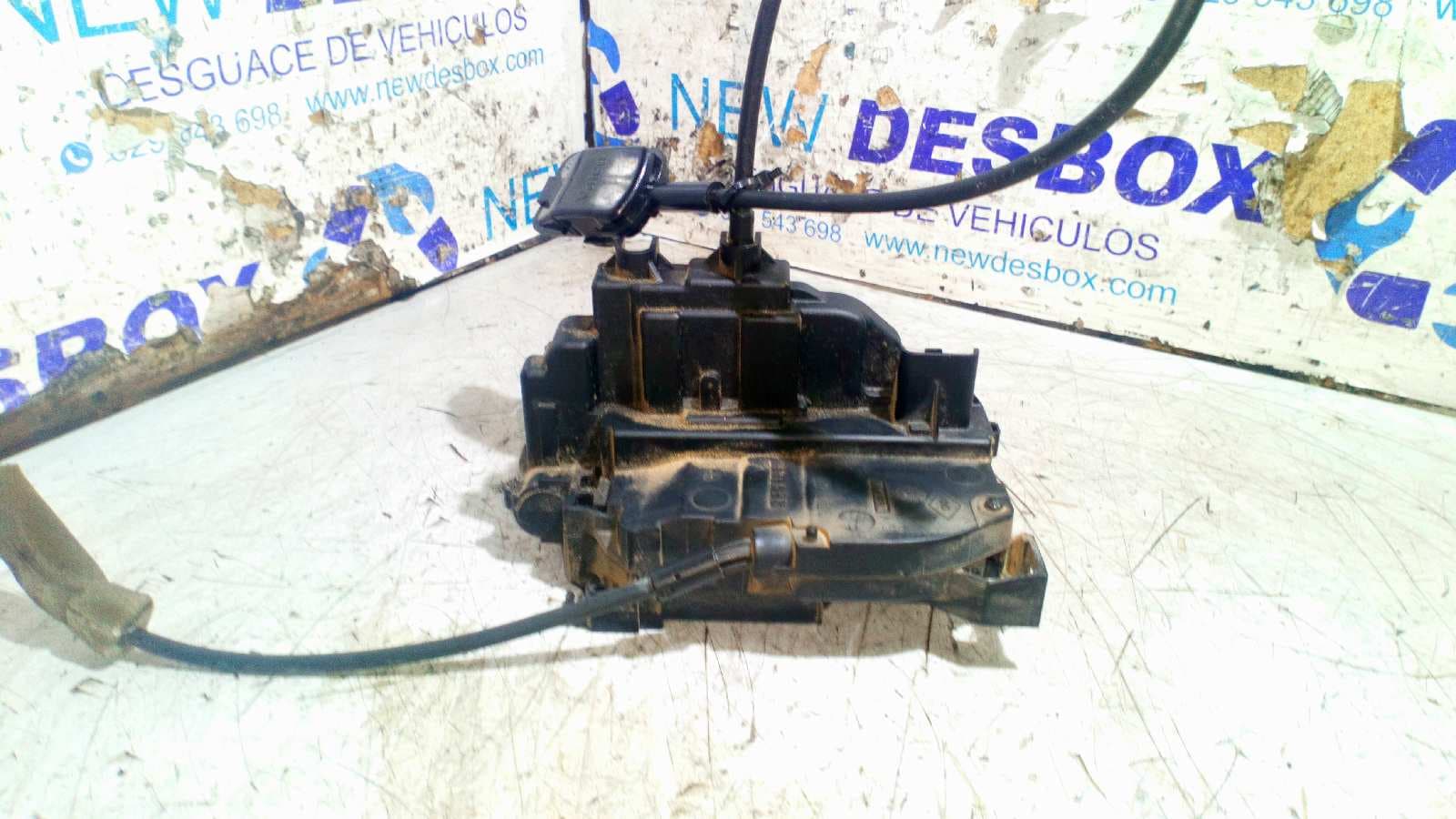 Recambio de CERRADURA PUERTA DELANTERA DERECHA para RENAULT CLIO III 1.5 dCi Diesel K9K N7 referencia OEM IAM 300125E   - AZUL