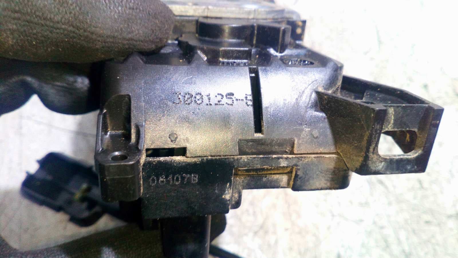 Recambio de CERRADURA PUERTA DELANTERA DERECHA para RENAULT CLIO III 1.5 dCi Diesel K9K N7 referencia OEM IAM 300125E   - AZUL 2