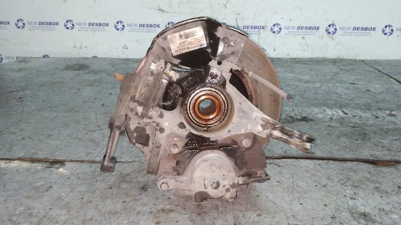 Recambio de MANGUETA DELANTERA IZQUIERDA para KIA CARENS (UN) 2.0 CRDi D4EA referencia OEM IAM FA10   - NEGRO