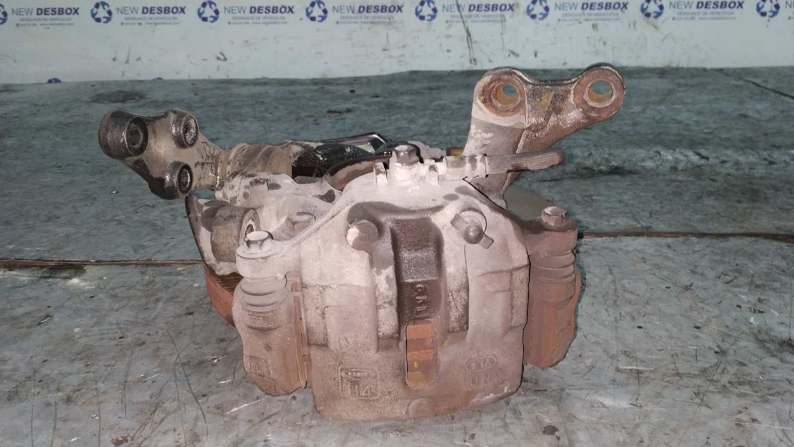 Recambio de MANGUETA DELANTERA IZQUIERDA para KIA CARENS (UN) 2.0 CRDi D4EA referencia OEM IAM FA10   - NEGRO 2