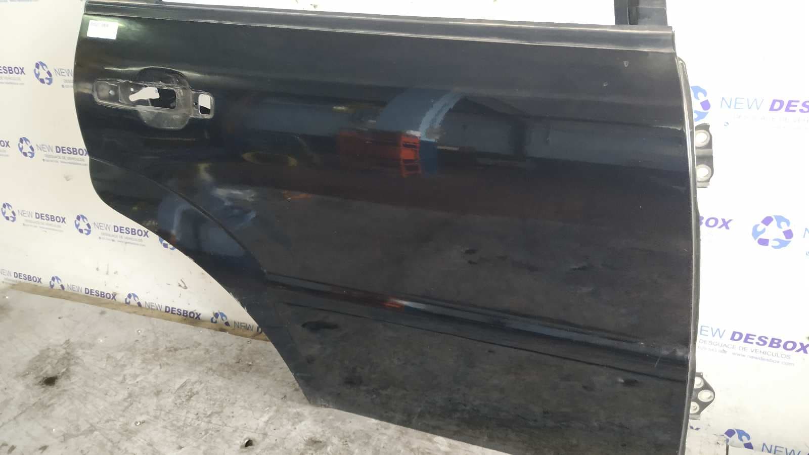 Recambio de PUERTA TRASERA DERECHA para SSANGYONG REXTON D27DT referencia OEM IAM 6300308002   - NEGRO 3