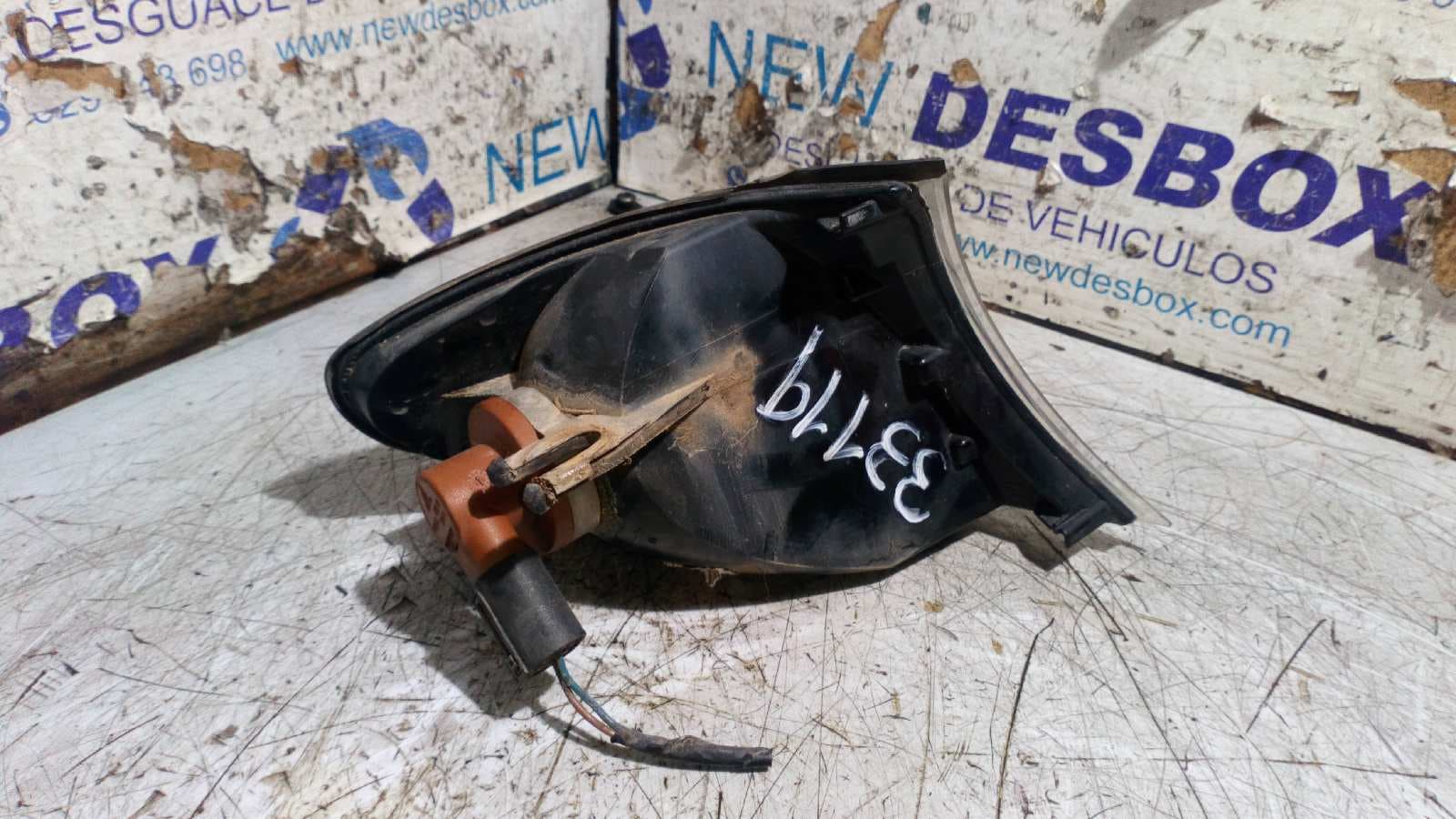 Recambio de PILOTO DELANTERO IZQUIERDO para BMW SERIE 3 BERLINA (E46) 2.0 16V Diesel CAT D-204D4 referencia OEM IAM A046318   - NEGRO 2
