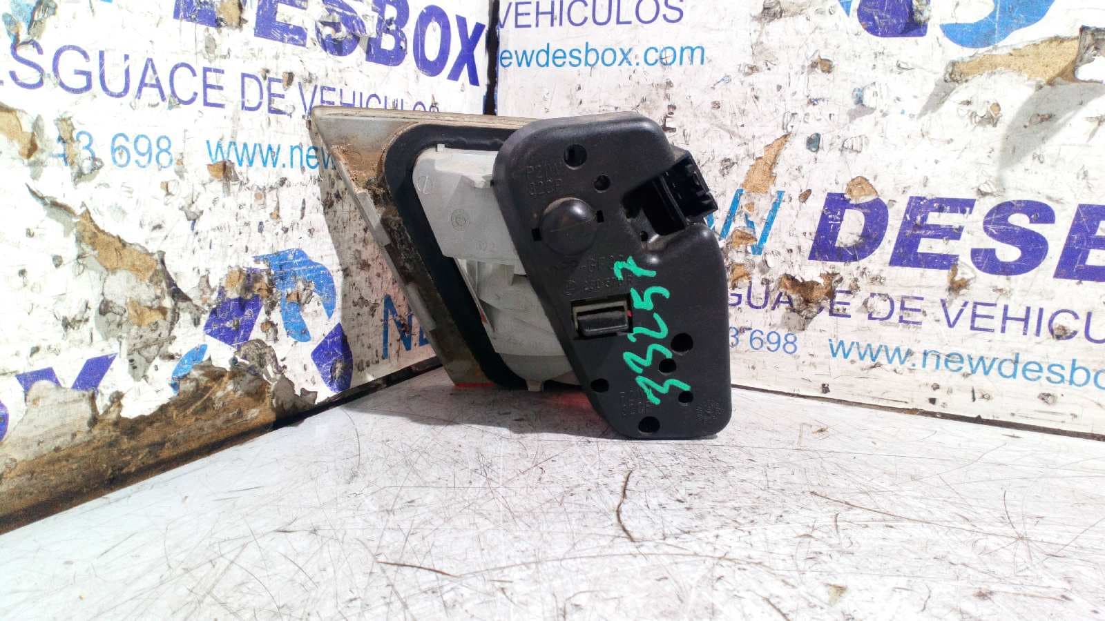 Recambio de PILOTO PORTON DERECHO para BMW SERIE 3 BERLINA (E46) referencia OEM IAM 257512   - AZUL 3
