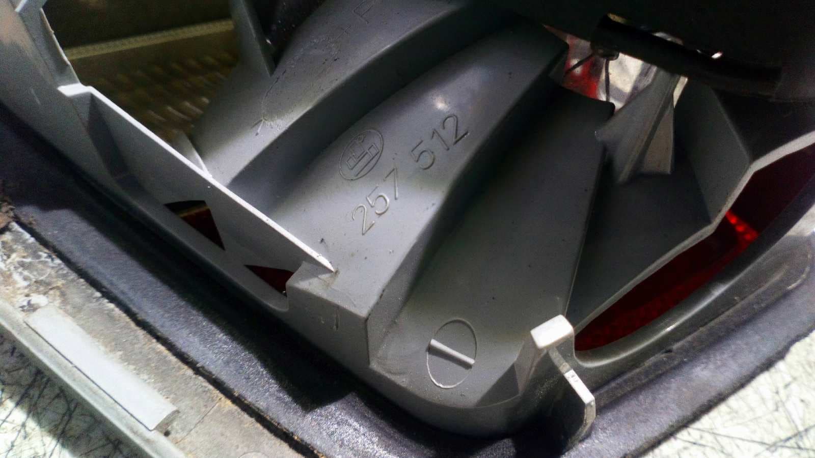 Recambio de PILOTO PORTON DERECHO para BMW SERIE 3 BERLINA (E46) referencia OEM IAM 257512   - AZUL 2