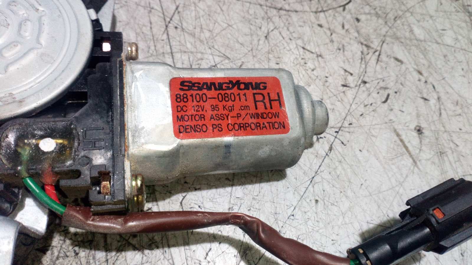 Recambio de ELEVALUNAS TRASERO DERECHO para SSANGYONG REXTON D27DT referencia OEM IAM 8810008011   - NEGRO 5