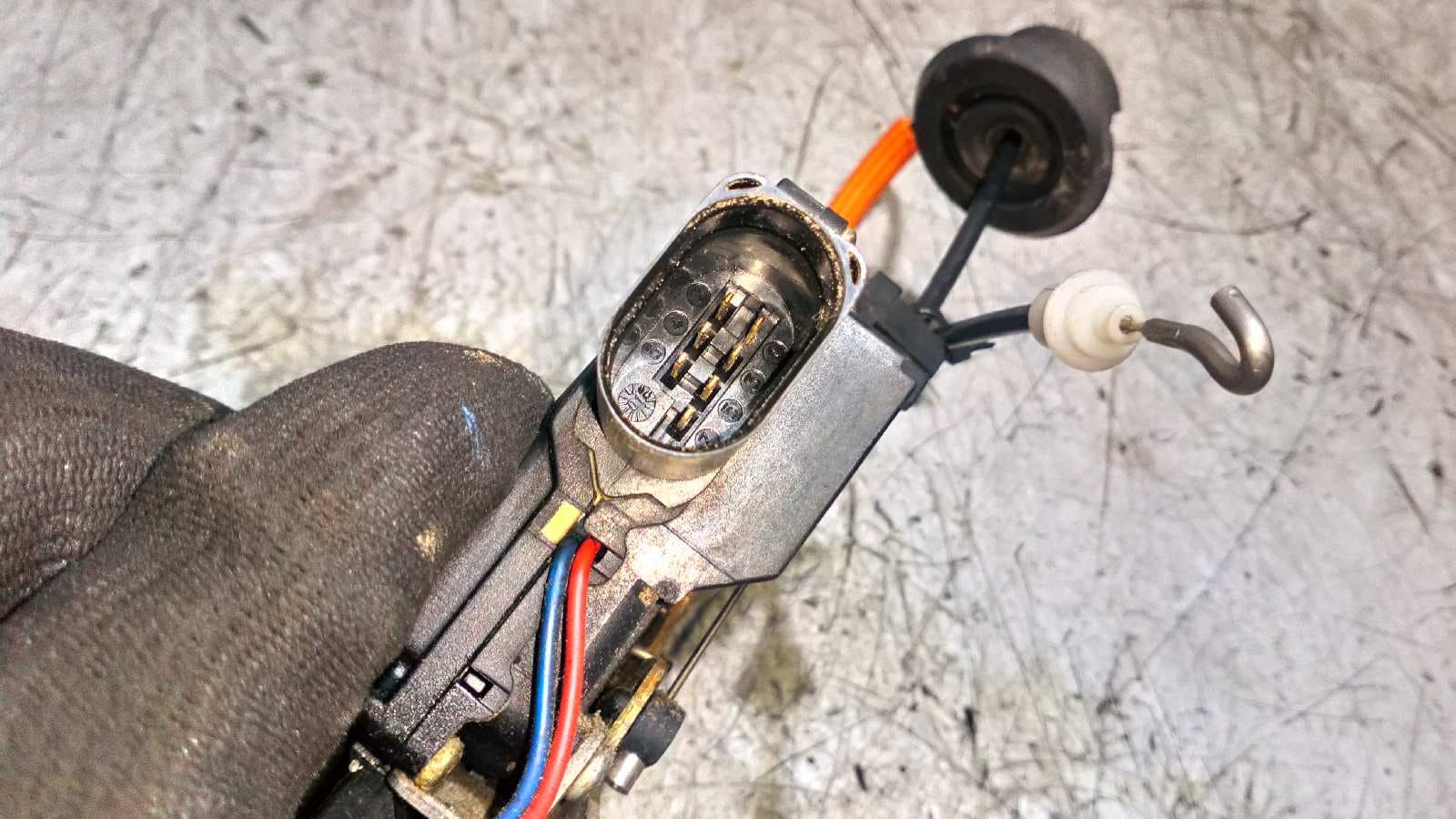 Recambio de CERRADURA PUERTA TRASERA DERECHA para AUDI A4 BERLINA (8E) AWX referencia OEM IAM 4B0839016D   - AZUL 3