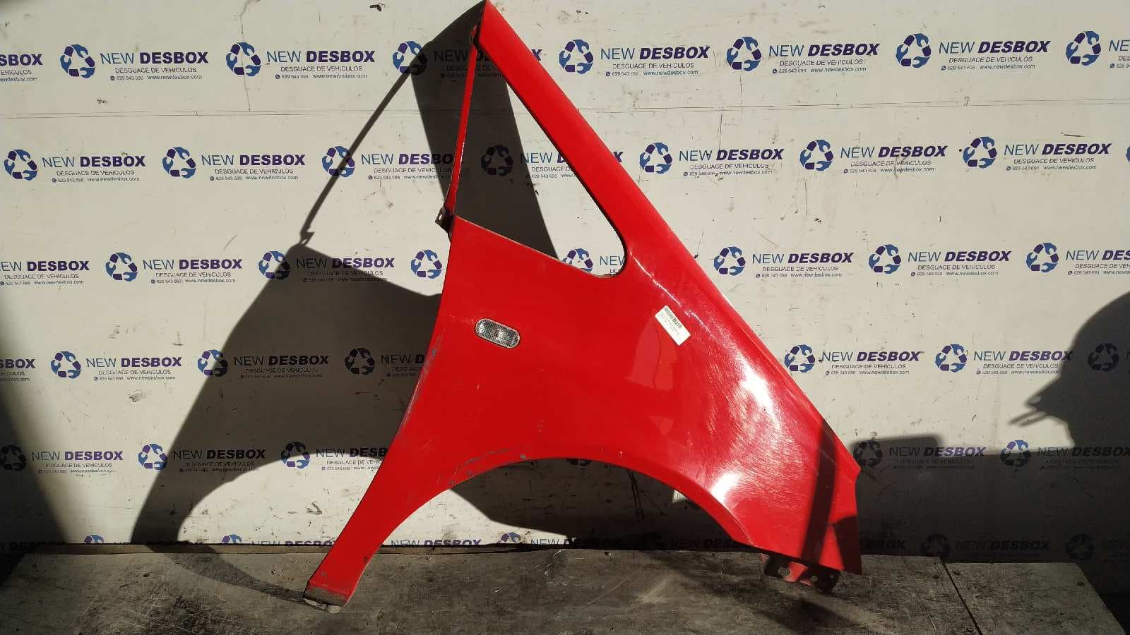 Recambio de ALETA DELANTERA DERECHA para FORD GALAXY (VY) Ambiente AUY referencia OEM IAM 1302987   - ROJO