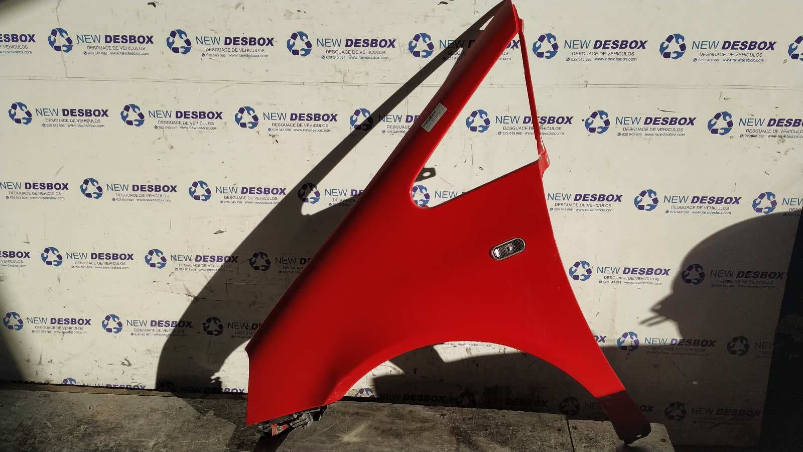 Recambio de ALETA DELANTERA IZQUIERDA para FORD GALAXY (VY) Ambiente AUY referencia OEM IAM 1302986   - ROJO