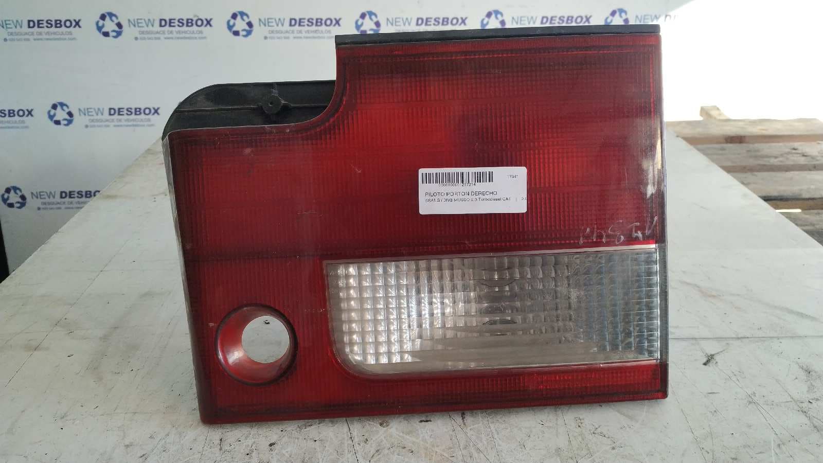 Recambio de PILOTO PORTON DERECHO para SSANGYONG MUSSO 2.3 Turbodiesel CAT referencia OEM IAM    - GRIS
