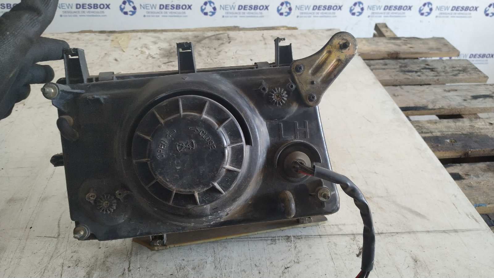 Recambio de FARO IZQUIERDO para SSANGYONG FAMILY 2.5 referencia OEM IAM 1080690 4
