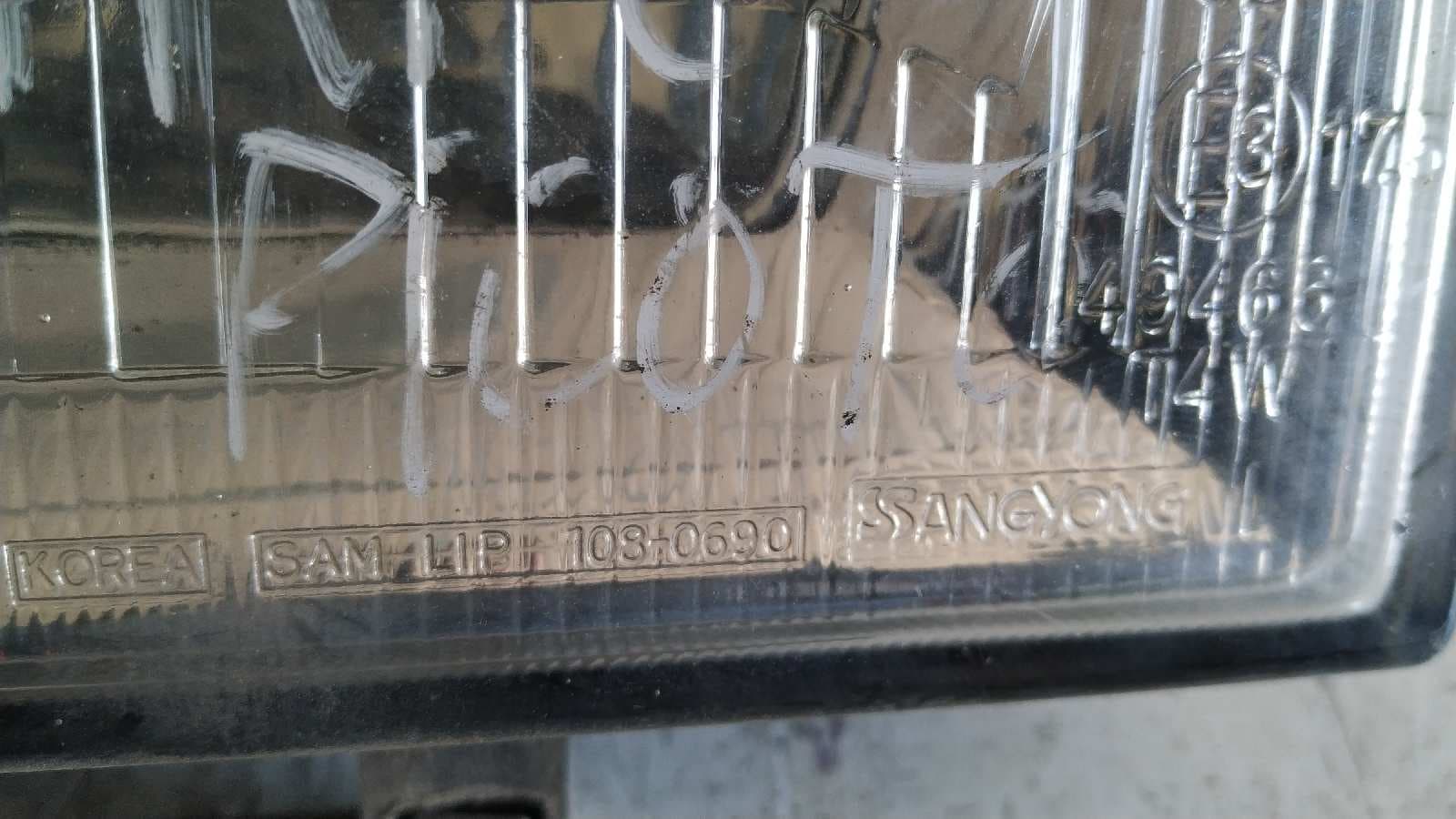Recambio de FARO IZQUIERDO para SSANGYONG FAMILY 2.5 referencia OEM IAM 1080690 2