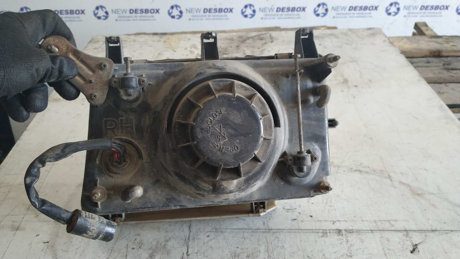 Recambio de FARO DERECHO para SSANGYONG FAMILY 2.5 referencia OEM IAM 1080609 2
