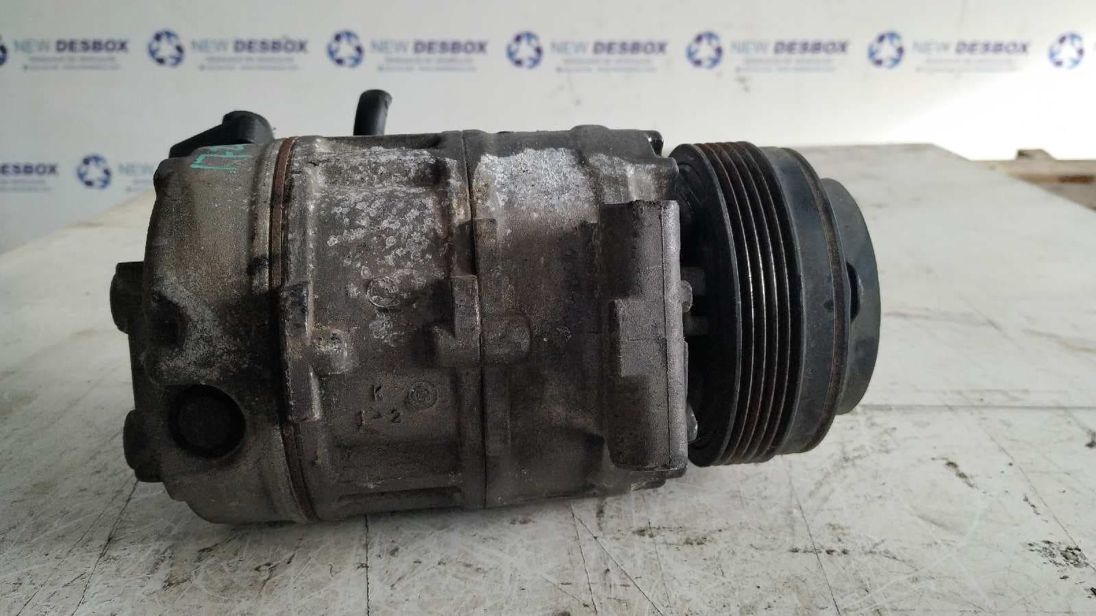 Recambio de COMPRESOR AIRE ACONDICIONADO para BMW SERIE 5 BERLINA (E39) M52TU referencia OEM IAM 4472208020   - NEGRO 4