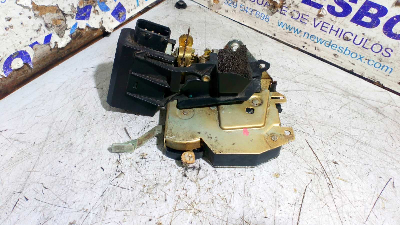 Recambio de CERRADURA PUERTA DELANTERA DERECHA para BMW SERIE 3 COMPACTO (E36) referencia OEM IAM 8353012