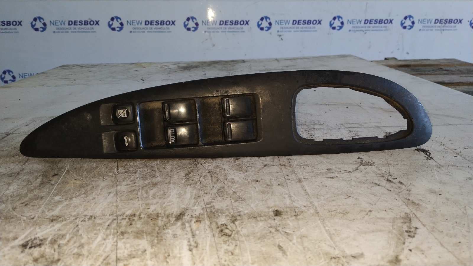 Recambio de MANDO ELEVALUNAS DELANTERO IZQUIERDO para NISSAN PRIMERA BERLINA (P12) 1.6 CAT QG16       referencia OEM IAM 25401AV640   - GRIS