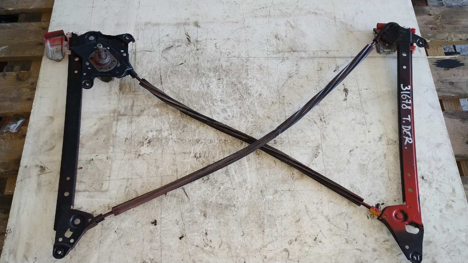 Recambio de ELEVALUNAS TRASERO DERECHO para FORD GALAXY (VY) Ambiente AUY referencia OEM IAM YM21A27000BA   - ROJO