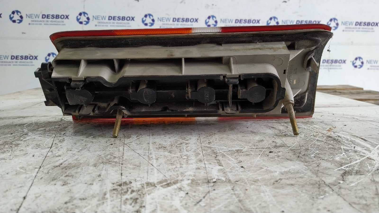Recambio de PILOTO TRASERO IZQUIERDO para FORD FIESTA BERL./COURIER Surf RTC referencia OEM IAM 90VB13405AB   - GRIS 6