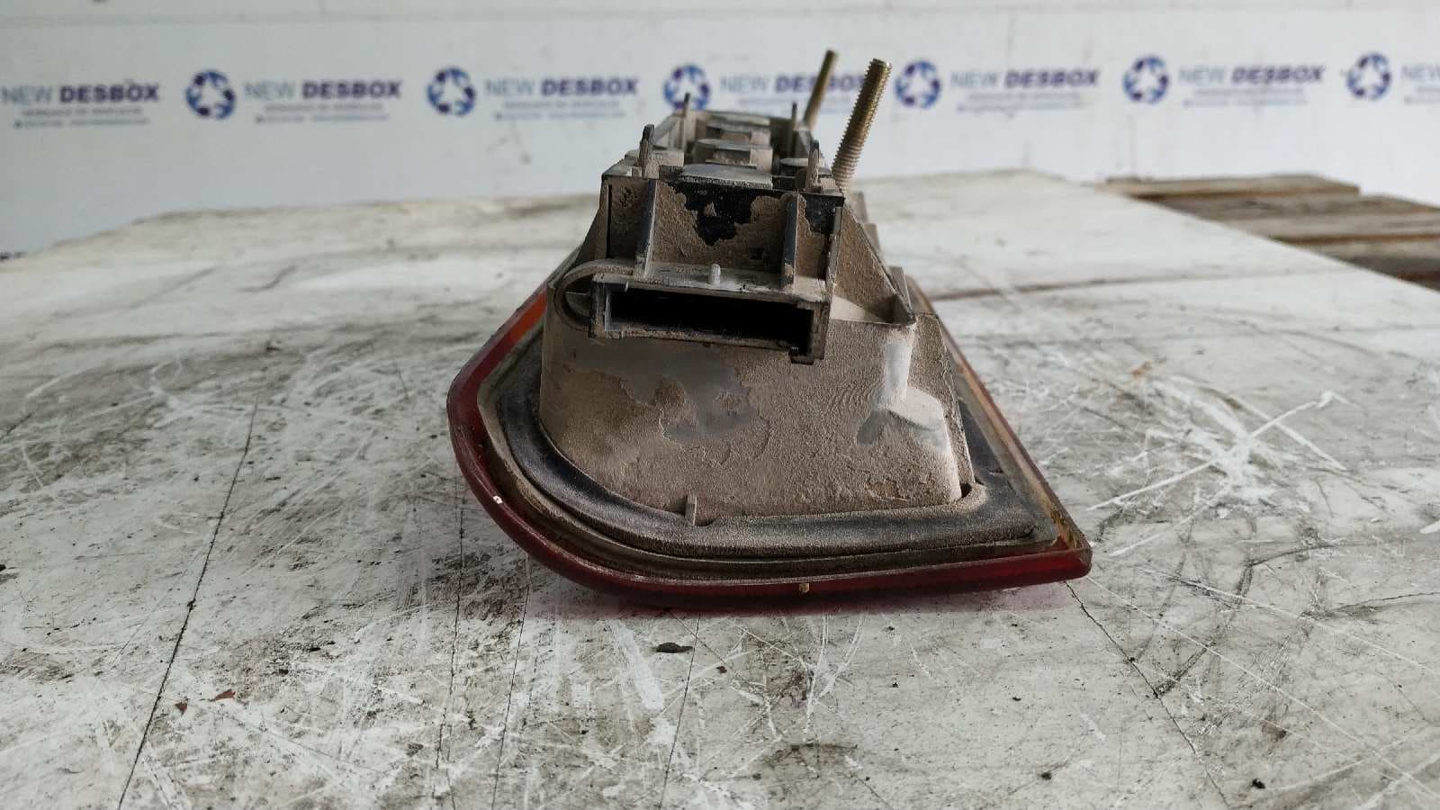 Recambio de PILOTO TRASERO IZQUIERDO para FORD FIESTA BERL./COURIER Surf RTC referencia OEM IAM 90VB13405AB   - GRIS 2