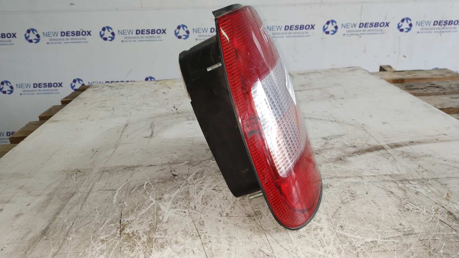Recambio de PILOTO TRASERO IZQUIERDO para NISSAN SUNNY BERLINA (N13) 1.6 12V CAT referencia OEM IAM 22063324   - ROJO 2
