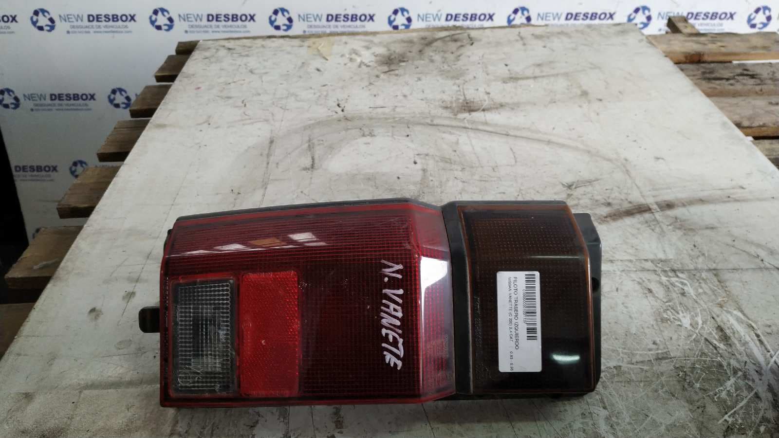 Recambio de PILOTO TRASERO IZQUIERDO para NISSAN VANETTE (C 220) referencia OEM IAM 22052439