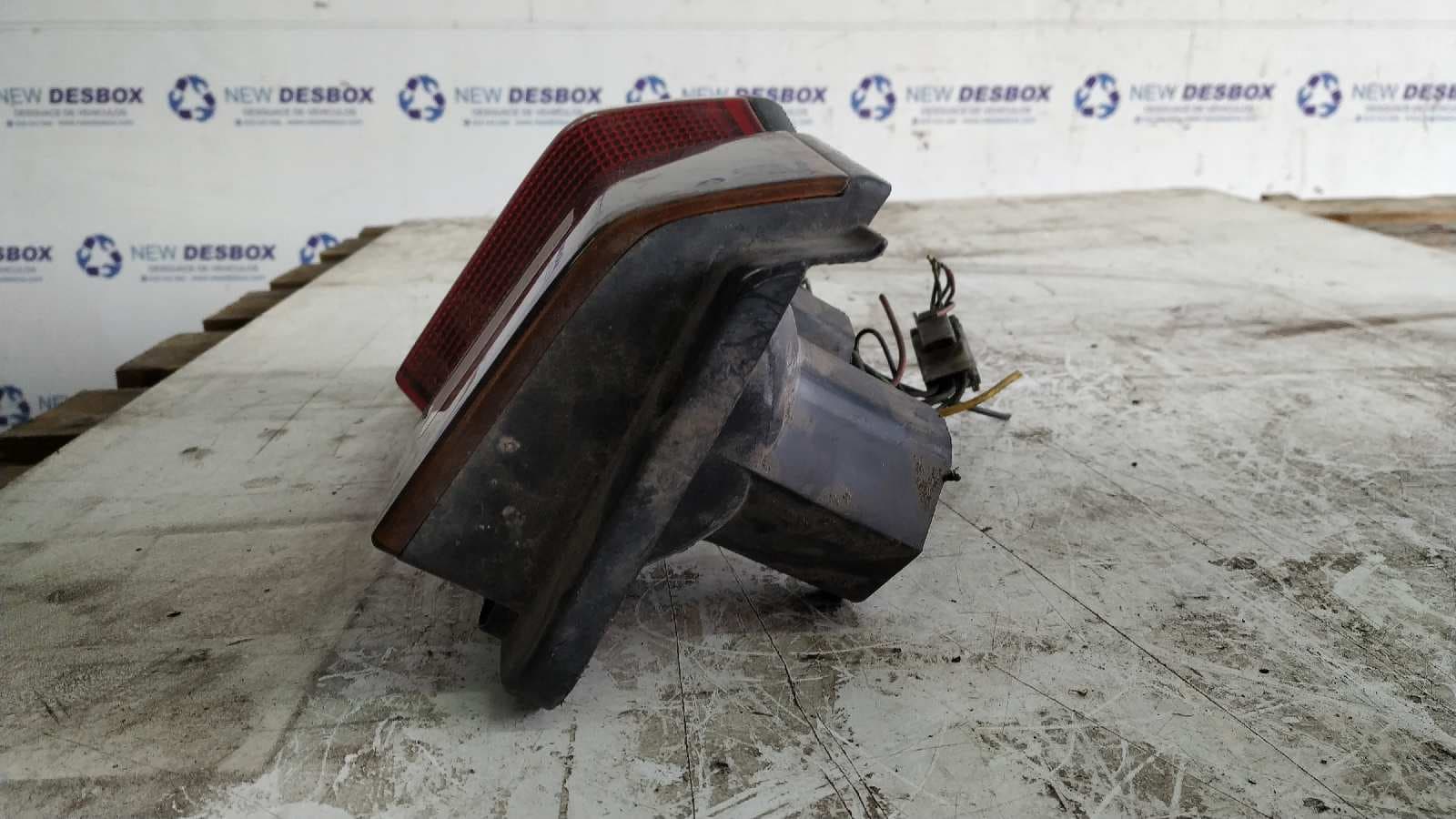 Recambio de PILOTO TRASERO IZQUIERDO para NISSAN VANETTE (C 220) referencia OEM IAM 22052439 4