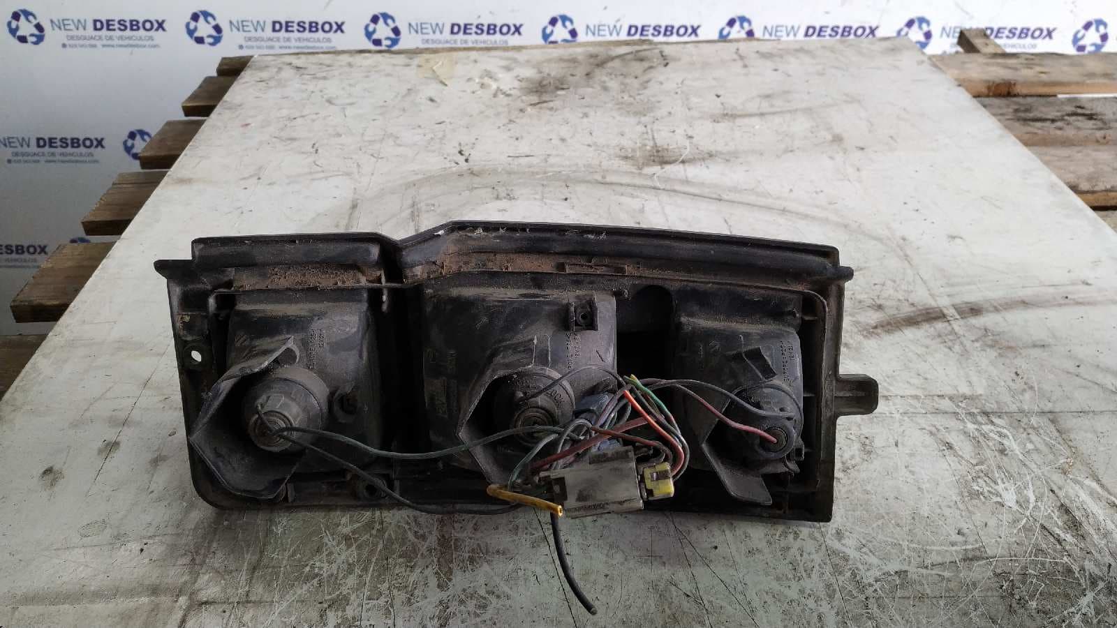 Recambio de PILOTO TRASERO IZQUIERDO para NISSAN VANETTE (C 220) referencia OEM IAM 22052439 5