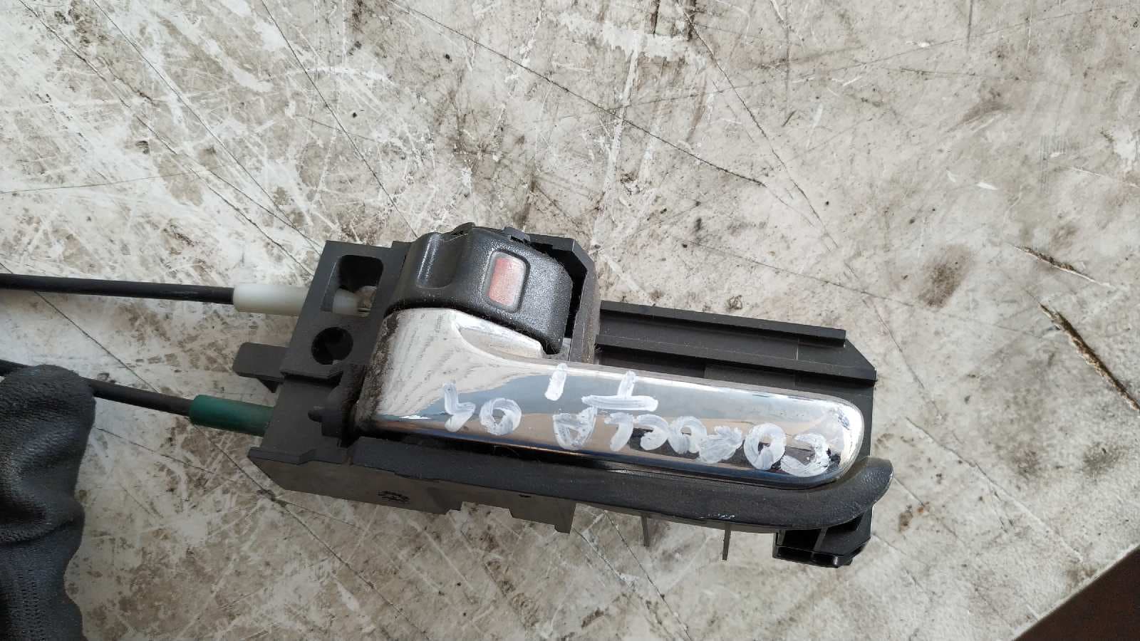 Recambio de CERRADURA PUERTA TRASERA IZQUIERDA para TOYOTA COROLLA (E12) 2.0 D-4D Linea Luna Berlina 1CDFTV referencia OEM IAM 6906012350   - GRIS 2
