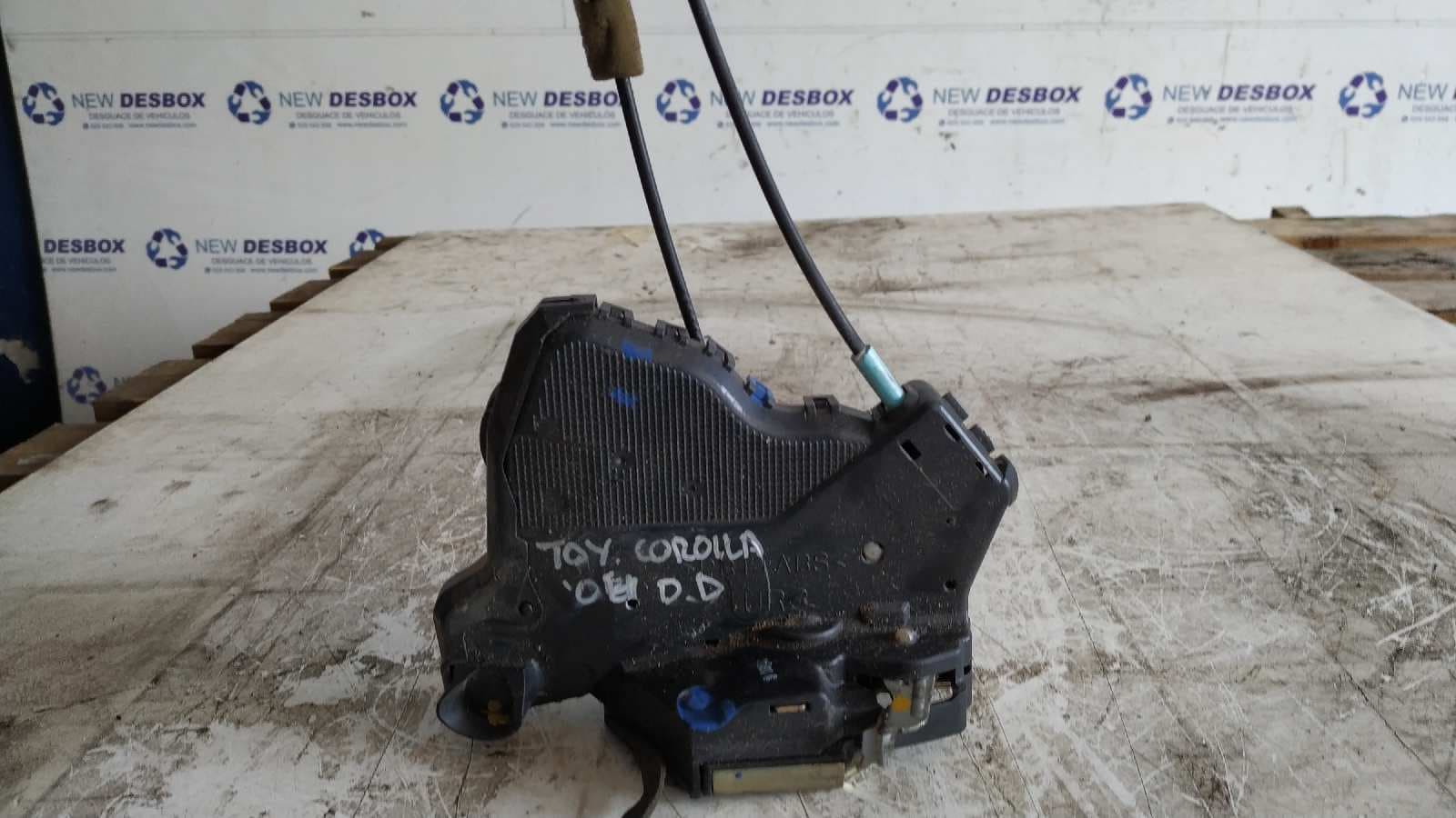 Recambio de CERRADURA PUERTA DELANTERA DERECHA para TOYOTA COROLLA (E12) 2.0 D-4D Linea Luna Berlina 1CDFTV referencia OEM IAM 6903012460   - GRIS