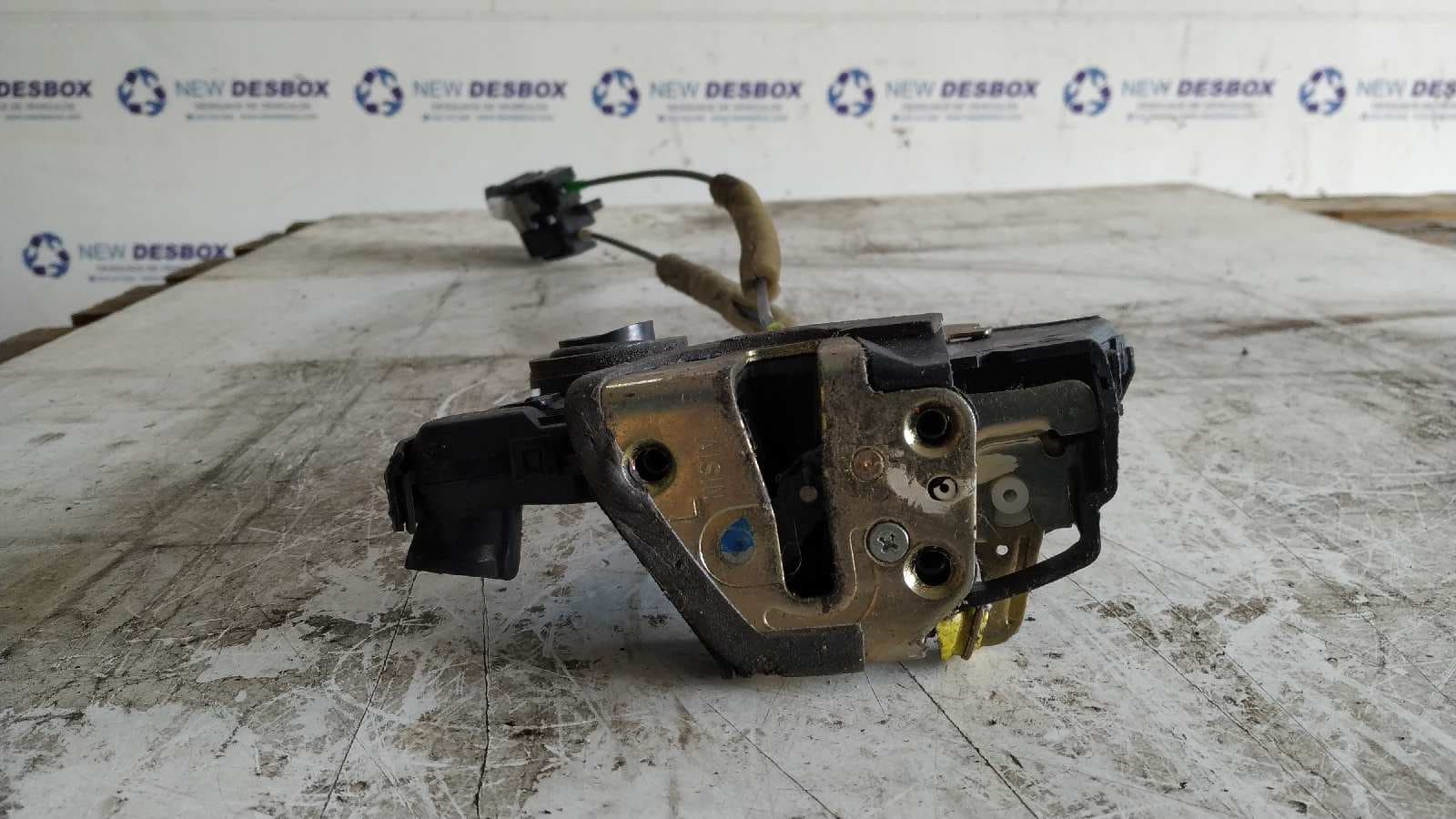 Recambio de CERRADURA PUERTA DELANTERA IZQUIERDA para TOYOTA COROLLA (E12) 2.0 D-4D Linea Luna Berlina 1CDFTV referencia OEM IAM 6904012510   - GRIS 2
