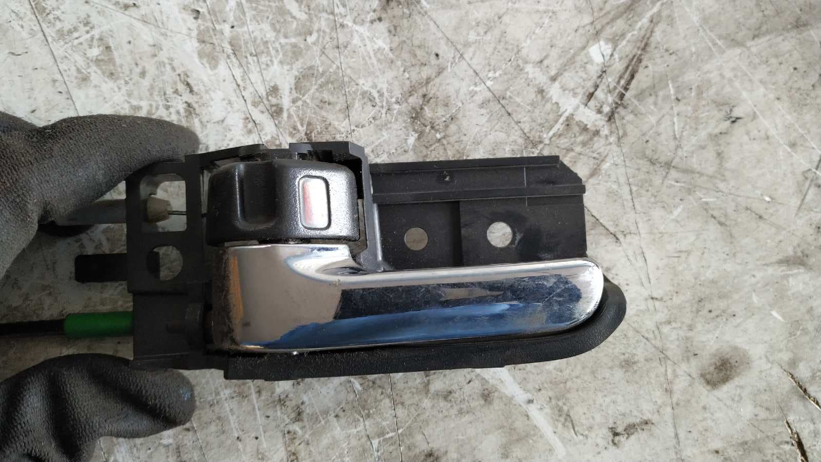 Recambio de CERRADURA PUERTA DELANTERA IZQUIERDA para TOYOTA COROLLA (E12) 2.0 D-4D Linea Luna Berlina 1CDFTV referencia OEM IAM 6904012510   - GRIS 4