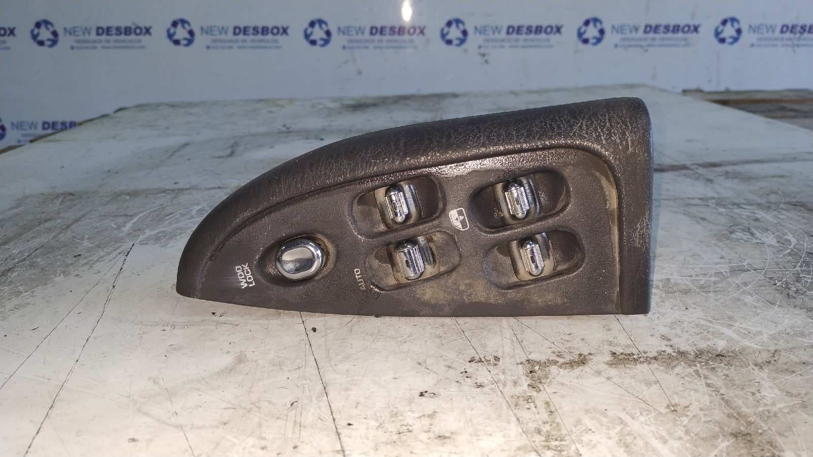 Recambio de MANDO ELEVALUNAS DELANTERO IZQUIERDO para CHRYSLER 300 M (LR) 2.7 CAT G2.7L referencia OEM IAM 39754D   - MARRON