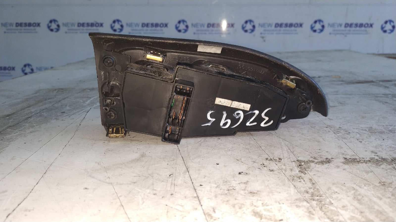Recambio de MANDO ELEVALUNAS DELANTERO IZQUIERDO para CHRYSLER 300 M (LR) 2.7 CAT G2.7L referencia OEM IAM 39754D   - MARRON 2