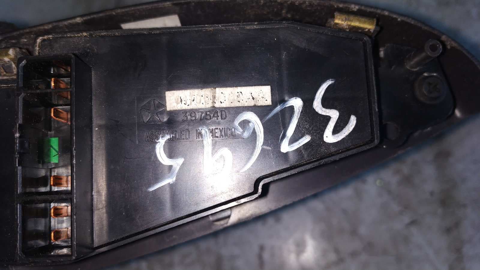 Recambio de MANDO ELEVALUNAS DELANTERO IZQUIERDO para CHRYSLER 300 M (LR) 2.7 CAT G2.7L referencia OEM IAM 39754D   - MARRON 3