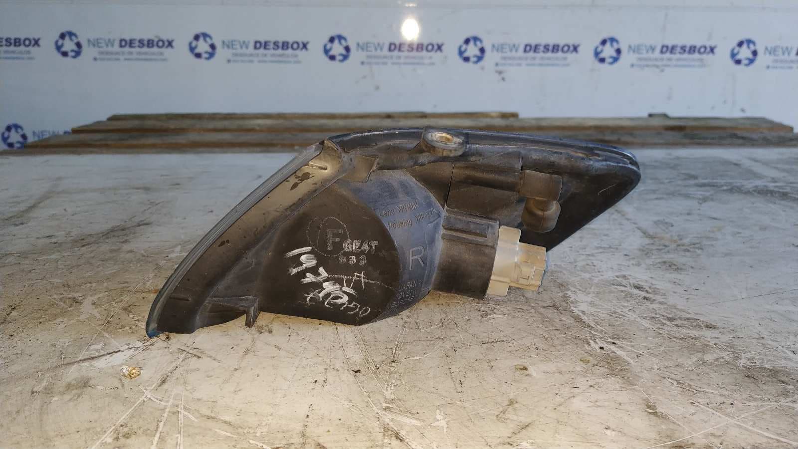 Recambio de PILOTO DELANTERO DERECHO para MAZDA 626 BERLINA (GF) 1.9 16V CAT FP43 referencia OEM IAM 21061822   - AZUL 2
