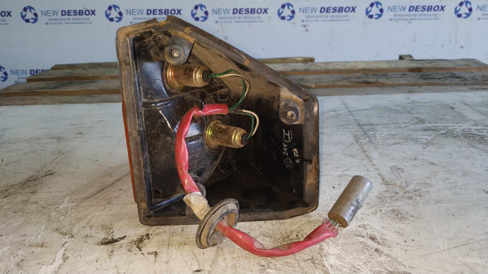 Recambio de PILOTO DELANTERO IZQUIERDO para TOYOTA LAND CRUISER STATION (J8) referencia OEM IAM 3