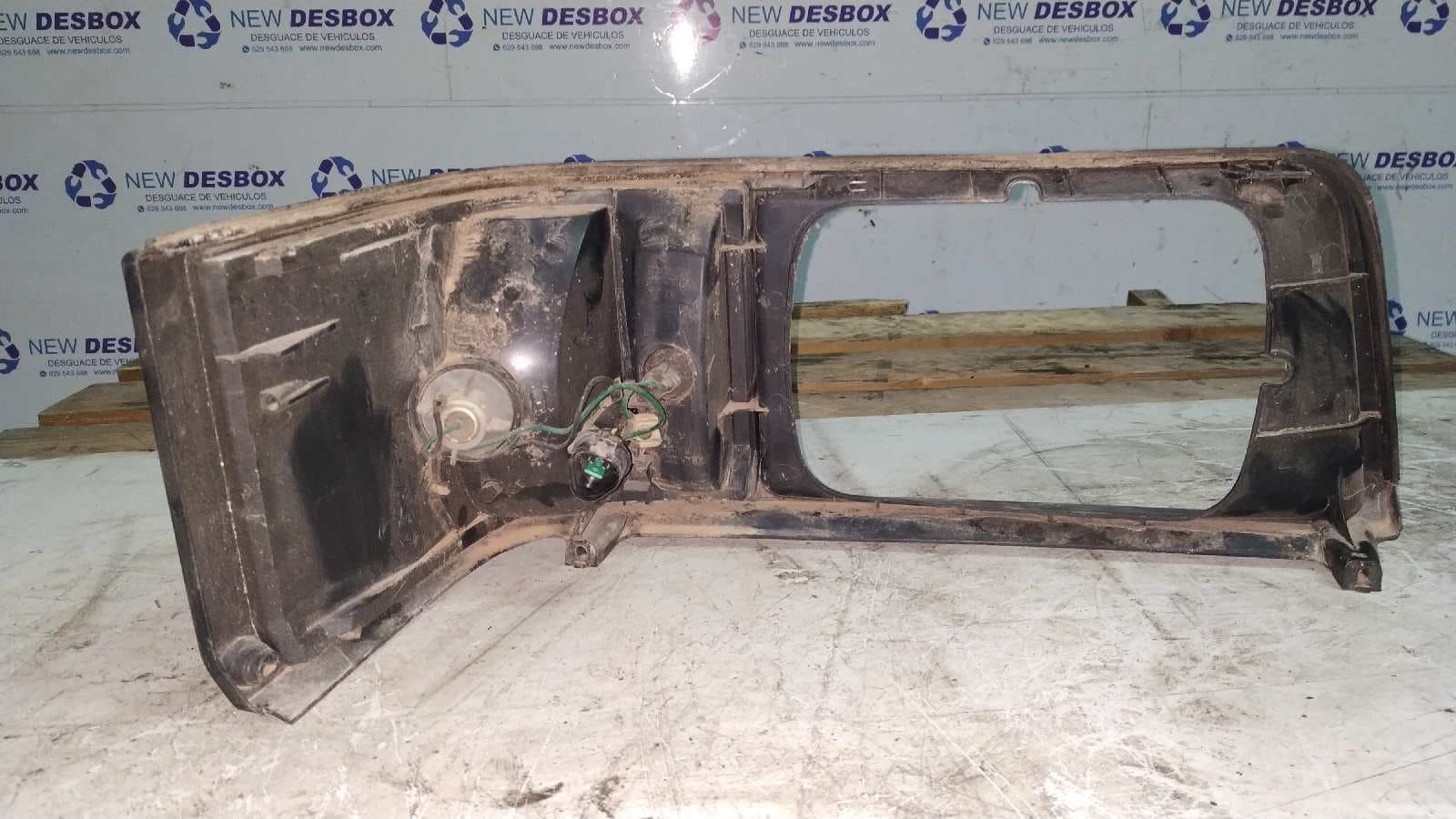 Recambio de PILOTO DELANTERO IZQUIERDO para MITSUBISHI L 300 (P00) Caja cerr.  largo, Techo elev. 4D56 referencia OEM IAM 0411760   - BLANCO 4