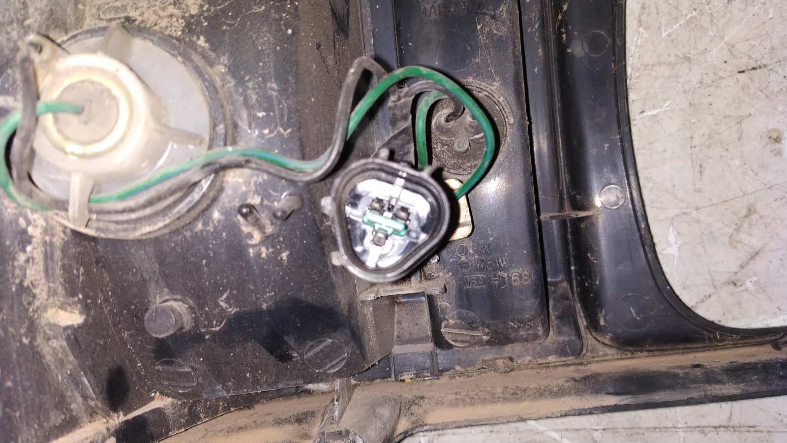 Recambio de PILOTO DELANTERO IZQUIERDO para MITSUBISHI L 300 (P00) Caja cerr.  largo, Techo elev. 4D56 referencia OEM IAM 0411760   - BLANCO 2