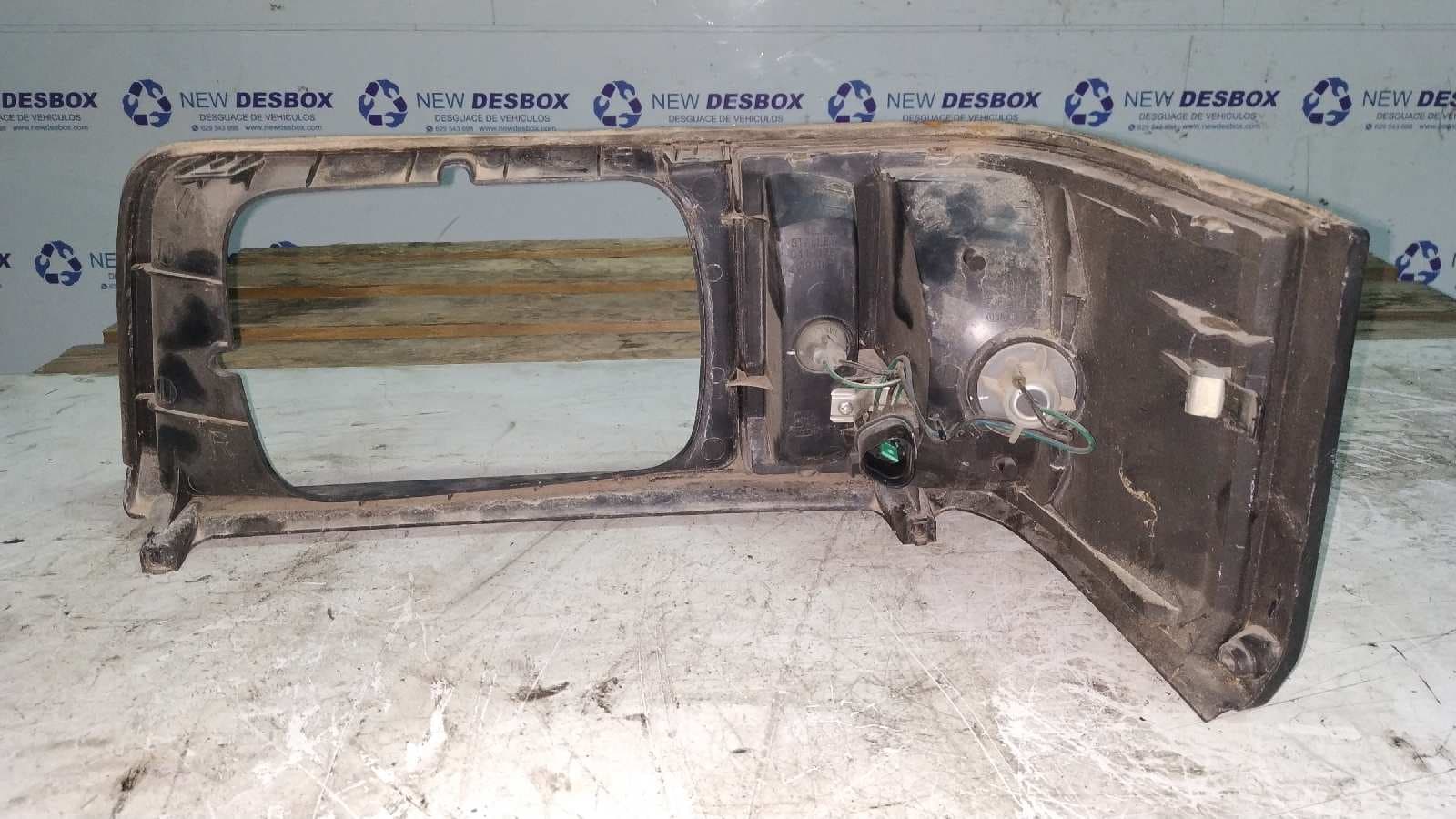 Recambio de PILOTO DELANTERO DERECHO para MITSUBISHI L 300 (P00) Caja cerr.  largo, Techo elev. 4D56 referencia OEM IAM 0411760   - BLANCO 5