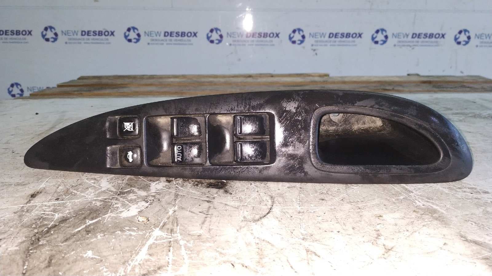 Recambio de MANDO ELEVALUNAS DELANTERO IZQUIERDO para NISSAN PRIMERA BERLINA (P12) 1.6 CAT QG16 referencia OEM IAM C8DD702N   - AZUL