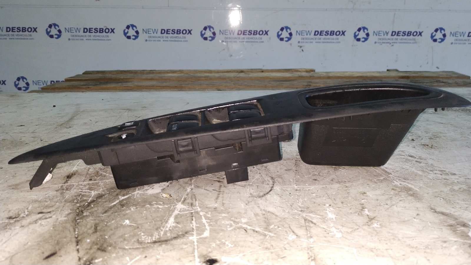 Recambio de MANDO ELEVALUNAS DELANTERO IZQUIERDO para NISSAN PRIMERA BERLINA (P12) 1.6 CAT QG16 referencia OEM IAM C8DD702N   - AZUL 4