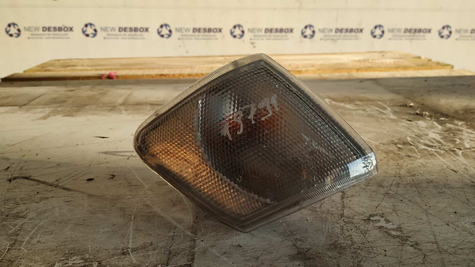 Recambio de PILOTO DELANTERO DERECHO para FORD FIESTA BERL./COURIER Surf G6A referencia OEM IAM 084311515RF   - BLANCO