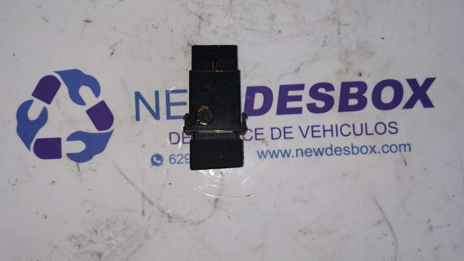 Recambio de WARNING para HYUNDAI SANTA FE (BM) 2.2 CRDi CAT            referencia OEM IAM 9379026500   - NEGRO 3