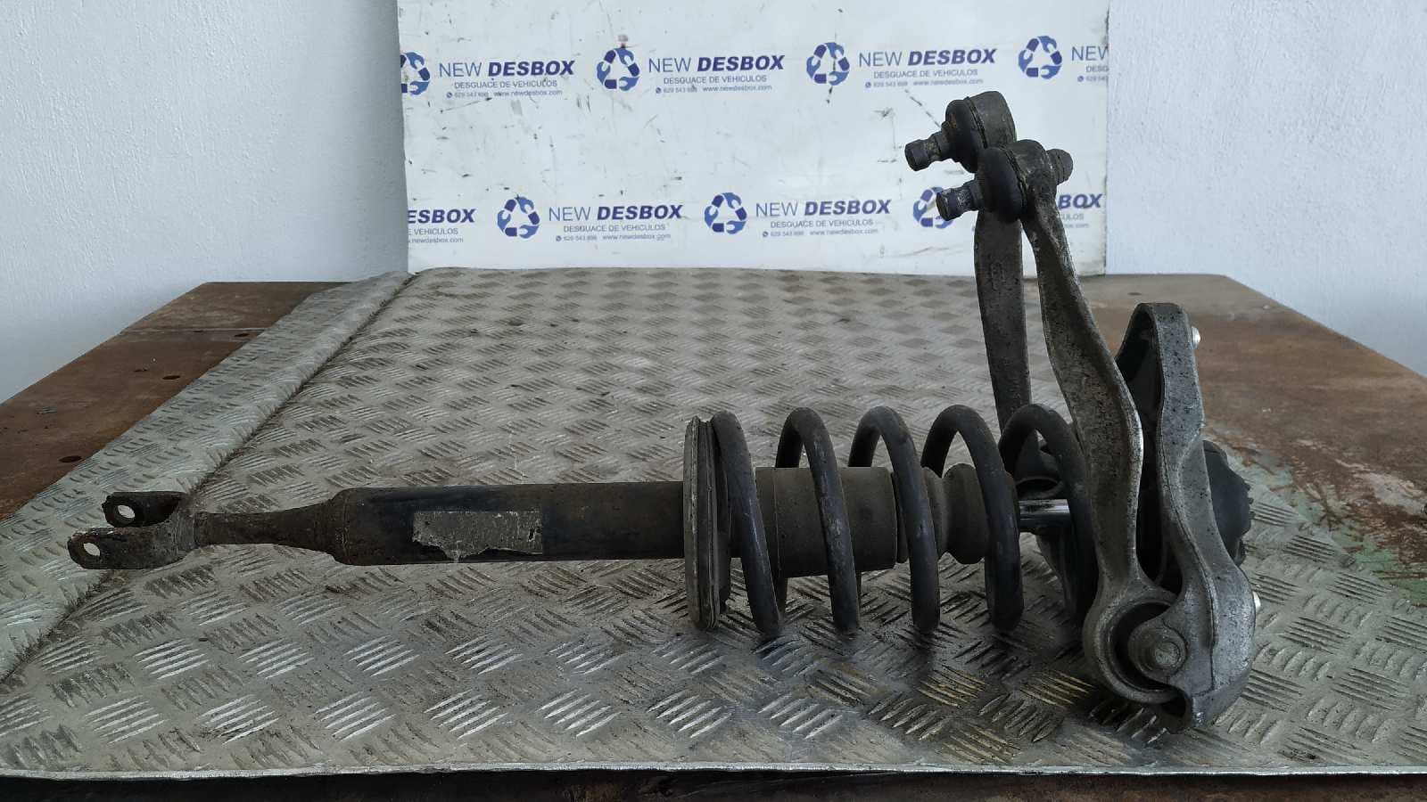 Recambio de AMORTIGUADOR DELANTERO IZQUIERDO para AUDI A4 AVANT (8E) BLB referencia OEM IAM    - GRIS OSCURO
